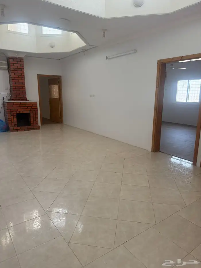 عماره أربعة أدوار وملحق للبيع في أبها حي الخالديه 4