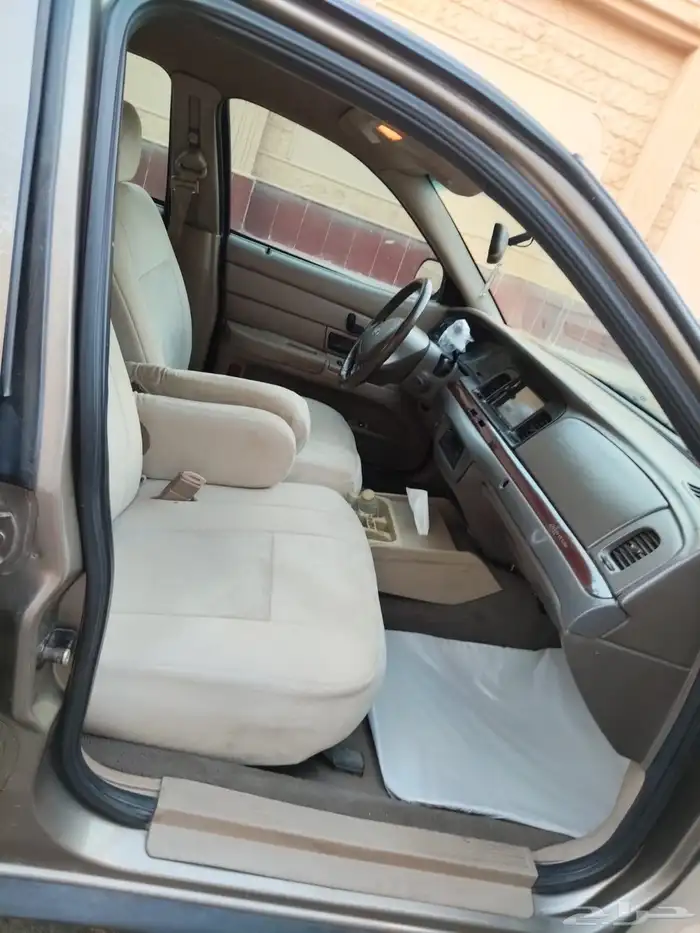 فورد كراون فكتوريا 2004 14