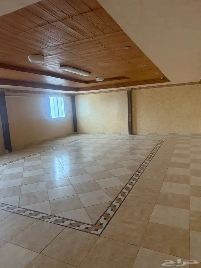 عماره أربعة أدوار وملحق للبيع في أبها حي الخالديه 1