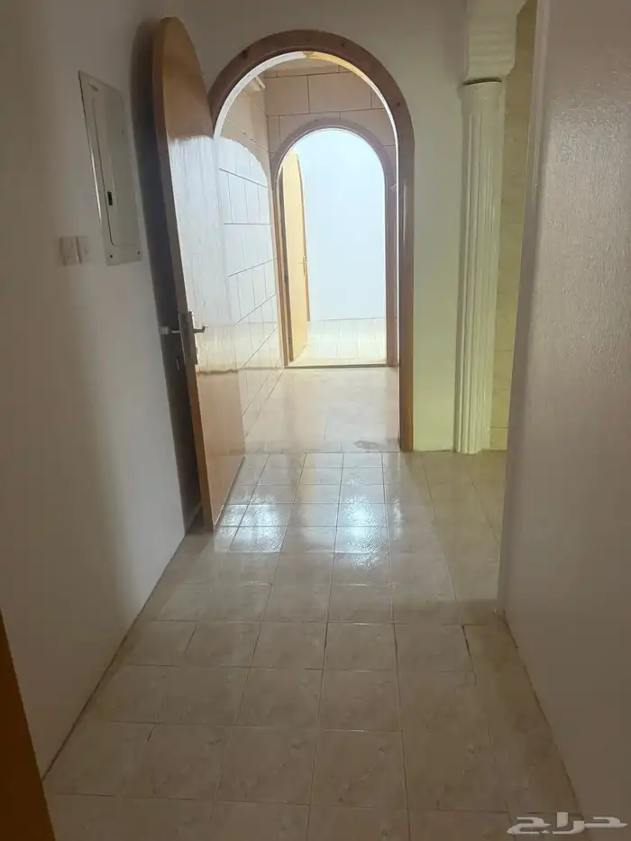 عماره أربعة أدوار وملحق للبيع في أبها حي الخالديه 3