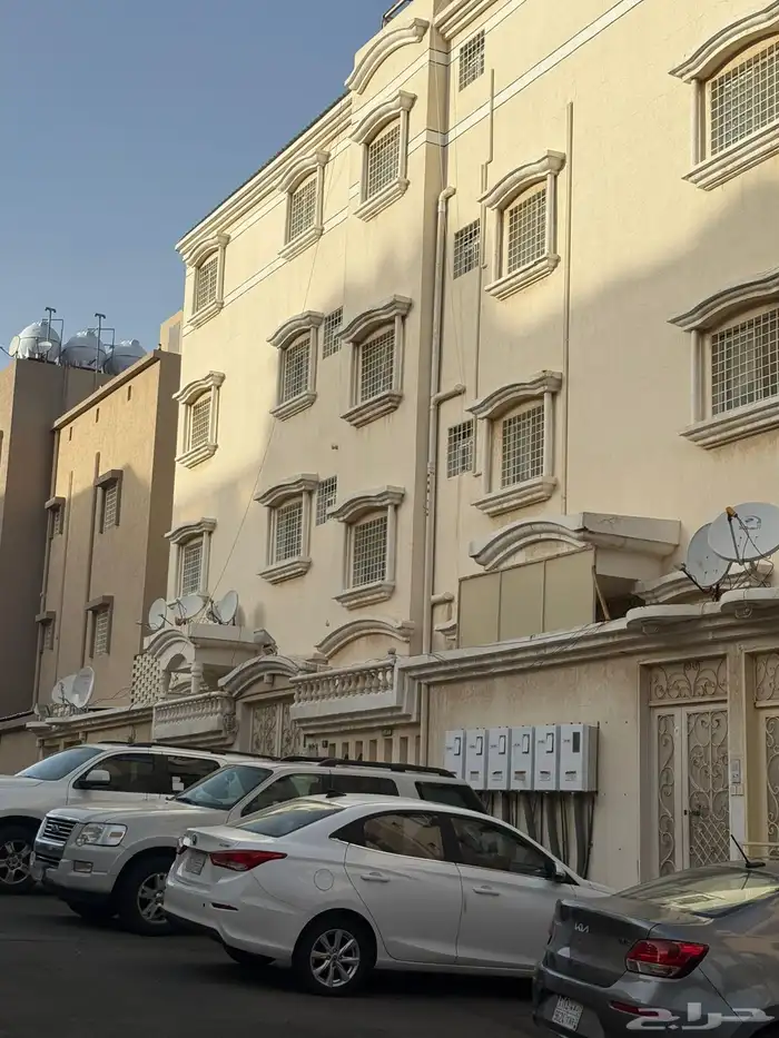 عماره أربعة أدوار وملحق للبيع في أبها حي الخالديه 0