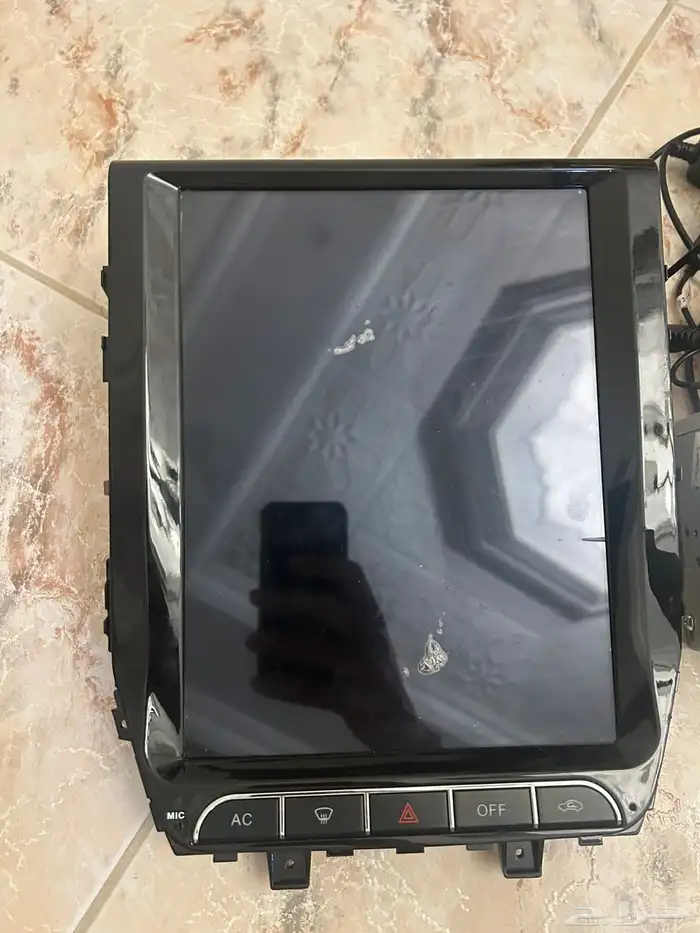 للبيع شاشه كانت راكبه على لاندكروزر من 2016 الي 22 0