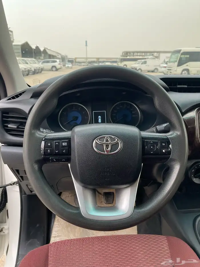 تويوتا هايلوكس GLX. 2020 8