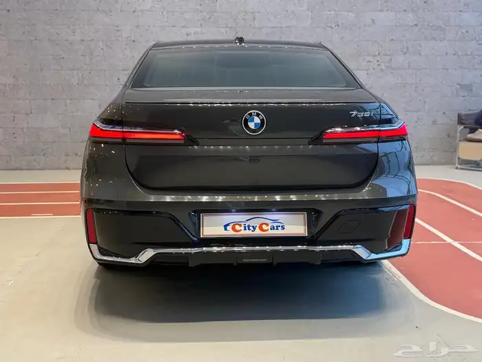 2023 BMW735 12