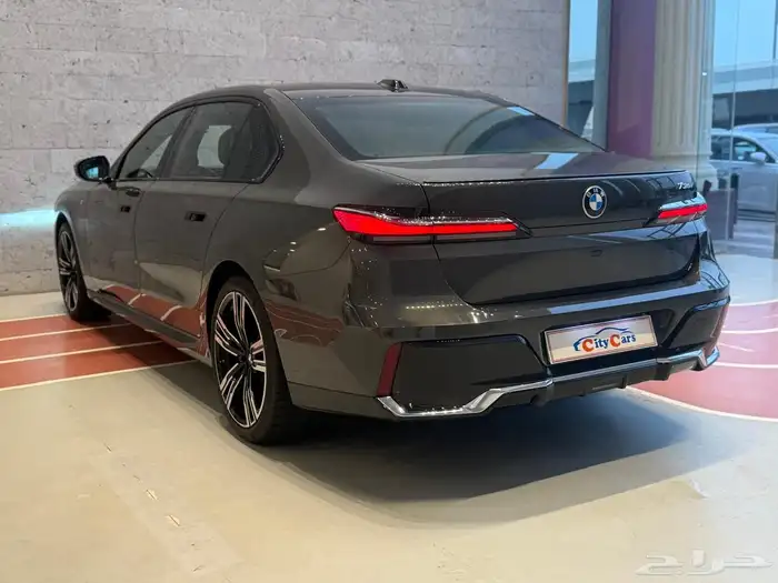 2023 BMW735 10
