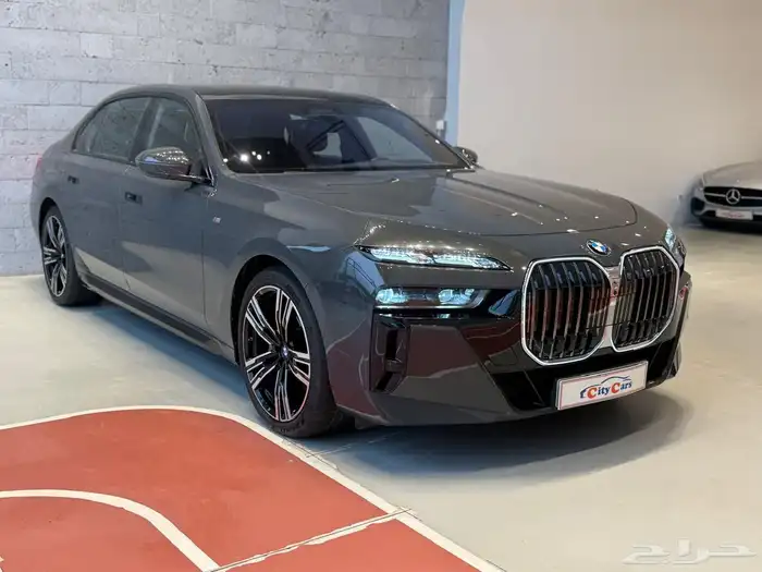 2023 BMW735 2