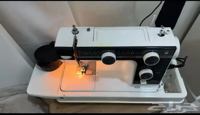 ماكينة خياطه بحاله ممتازه استعمال خفيف بدون غطاء 0