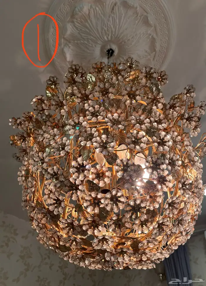ثريات ولوحات للبيع 1