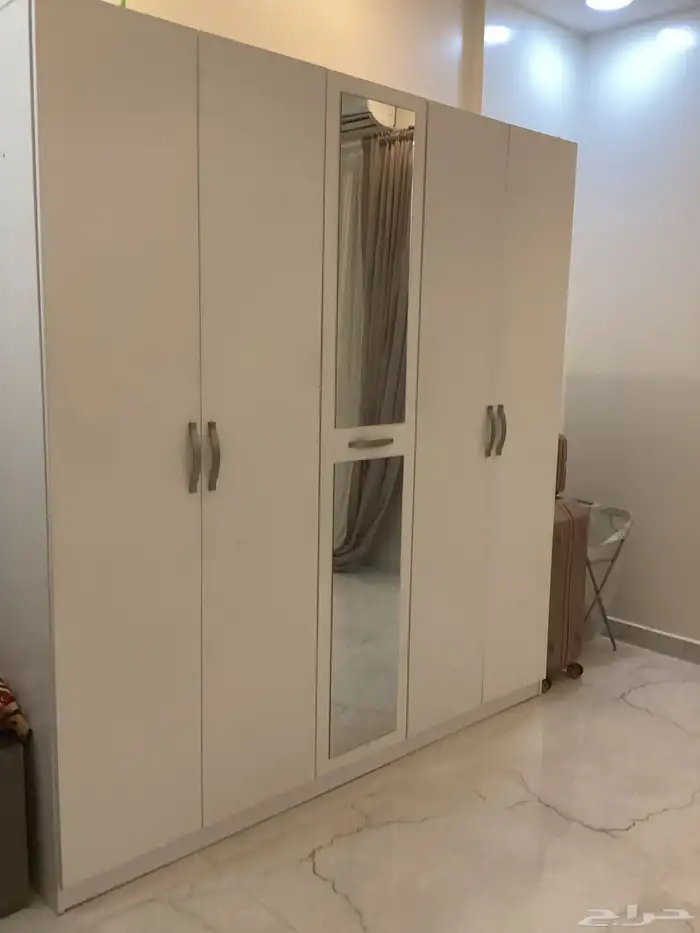 خزانة ملابس 0