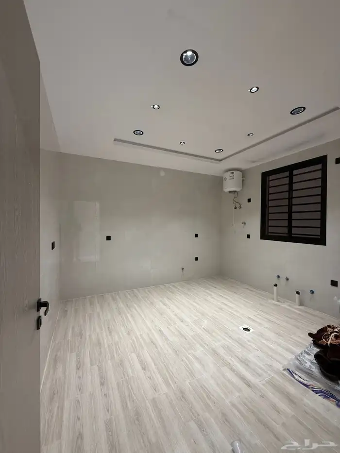 للبيع ارواف علويه وشقق ارضيه تشطيب فندقي ف احد رفيده 9