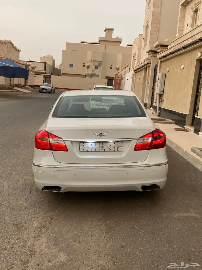 للبيع جينسس 2013 8