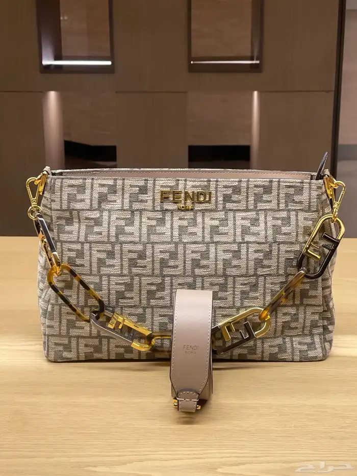 شنطه فندي 0