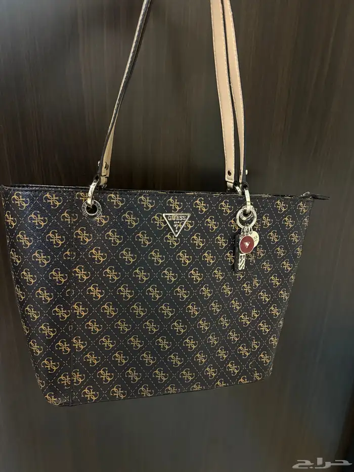 شنطة guess مستعملة 0
