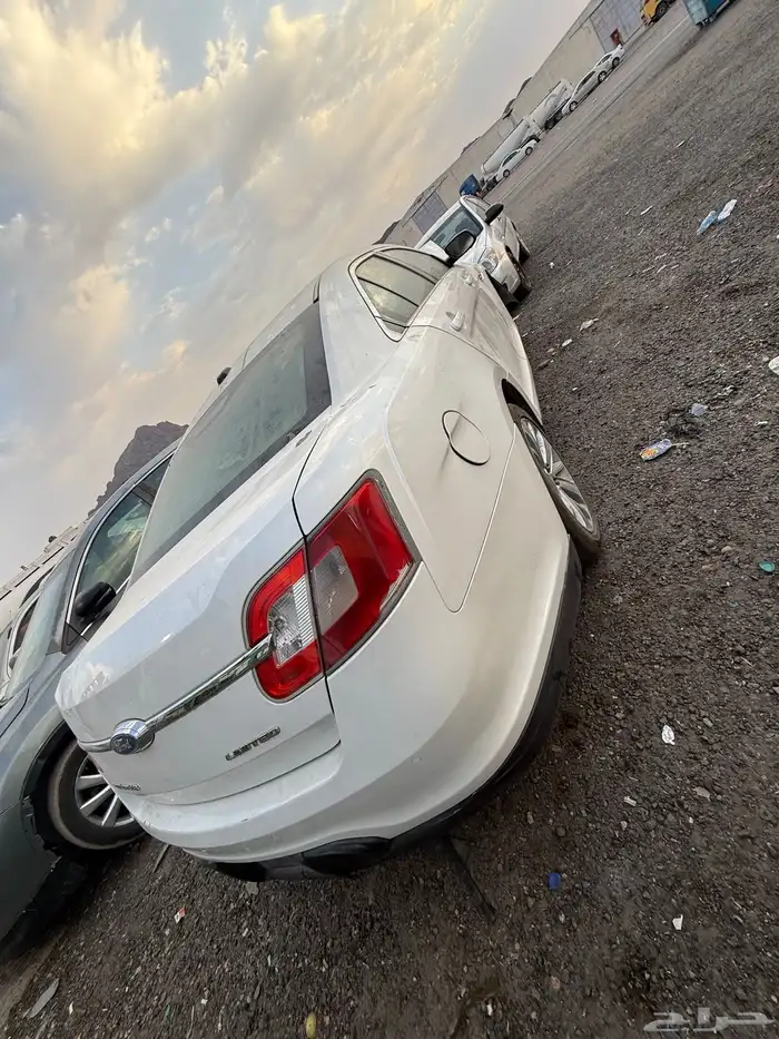 فورد تورس سيدان 2010 7