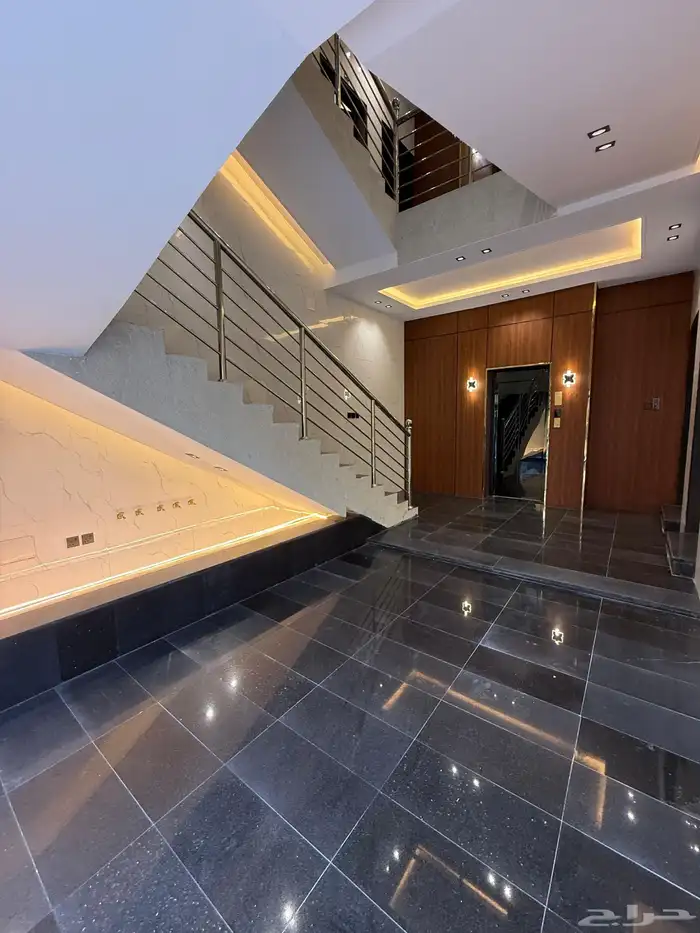للبيع شقه علويه تشطيب VIP ف ابها البديع ب 450 الف 3