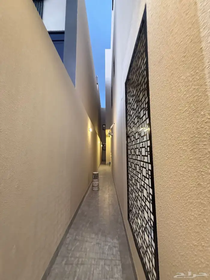 للبيع ادوار ارضيه. وروفات علويه بالقرب من مطار ابها الدولي 4