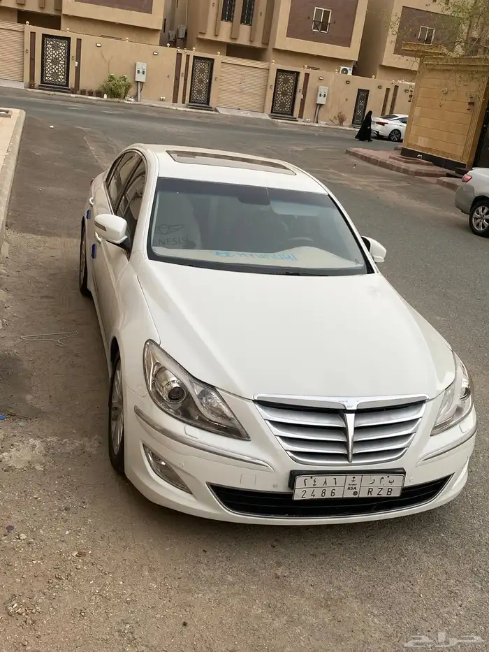 للبيع جينسس 2013 2