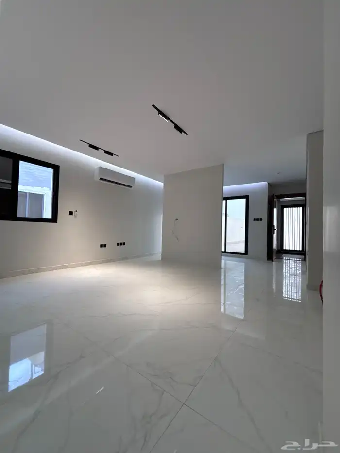 للبيع (كاش فقط) شقة مع سطح مشروع العجلان ري ييرا 21 13