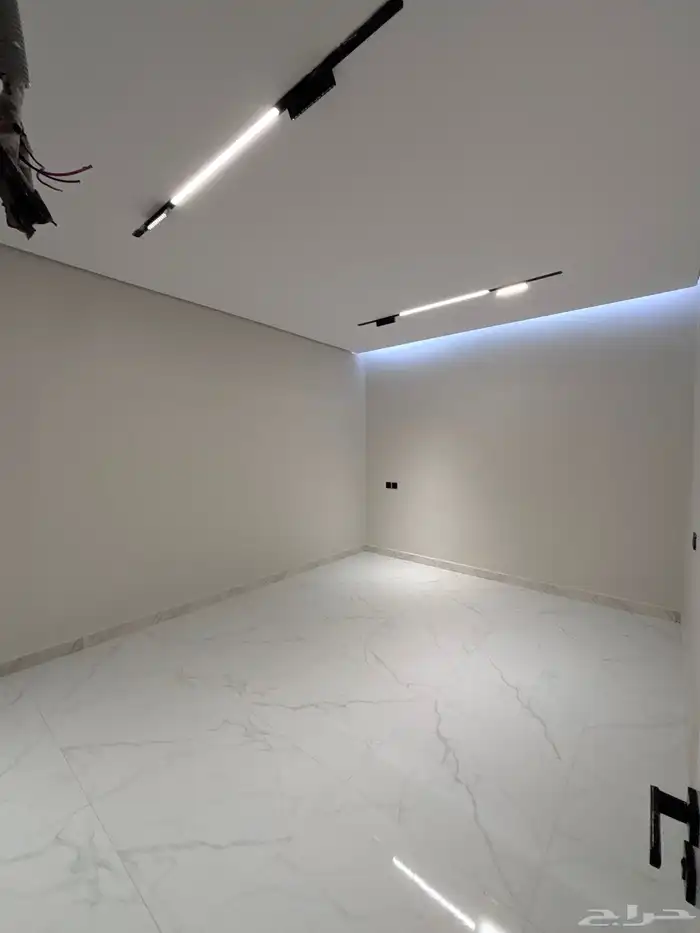 للبيع (كاش فقط) شقة مع سطح مشروع العجلان ري ييرا 21 21