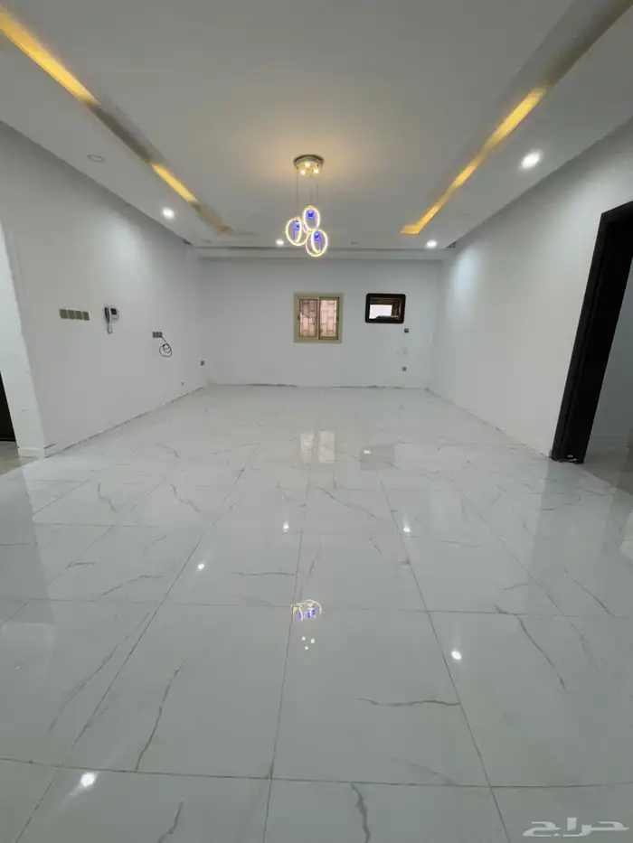 شقه للايجار 3 غرف مطبخ راكب حي الزمرد ابحر الشماليه 0