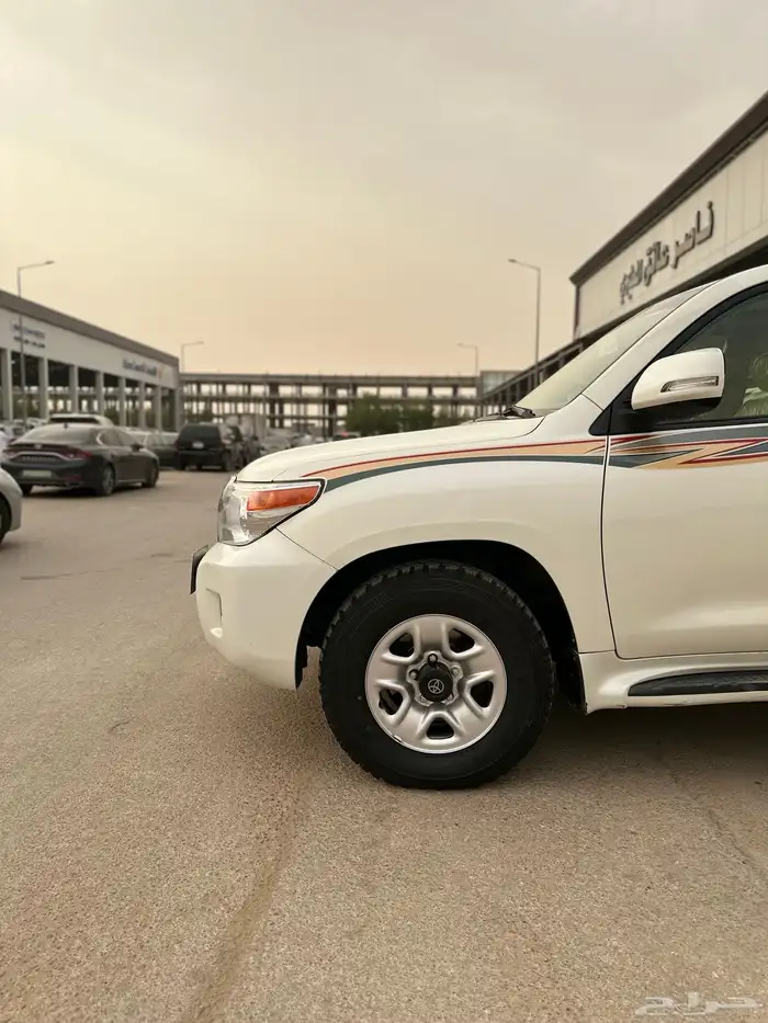 لاندكروزر V8 4