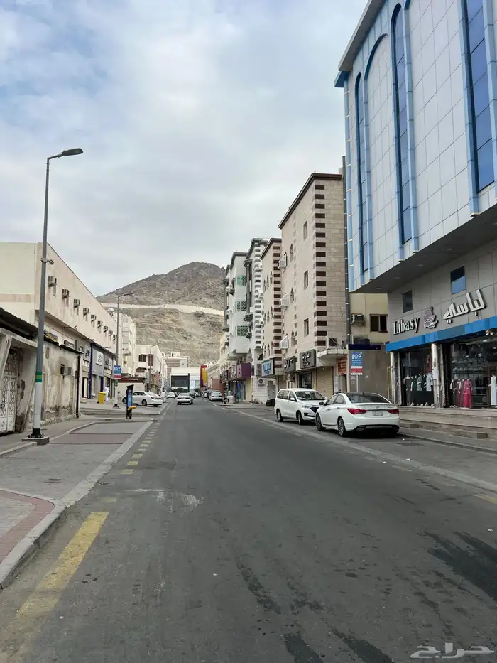فيلا في العزيزية خلف سوق السلام ( موقع استثماري) 4