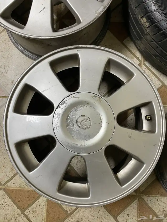 جنوط كامري GLI مع اغطية اصلية 2
