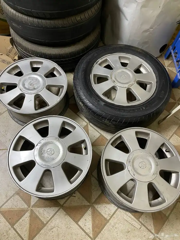 جنوط كامري GLI مع اغطية اصلية 0