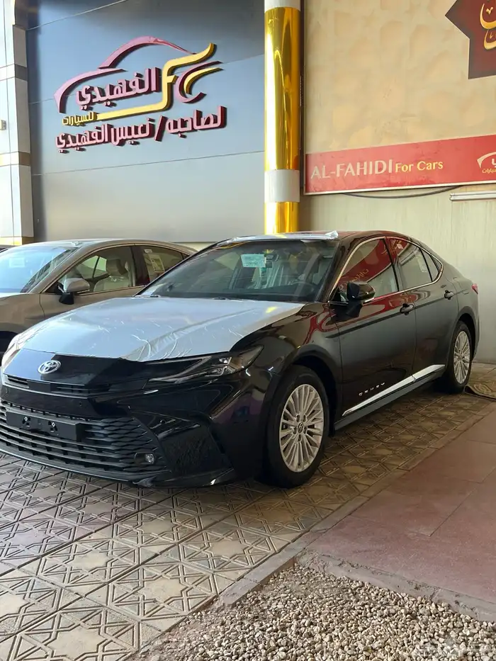 كامري LE بنزين سعودي اسود 2025 2