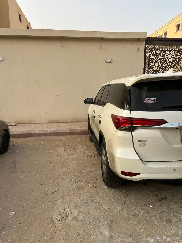 للبيع فور شنر ديزل 2018 حجم المكينه 2400 2