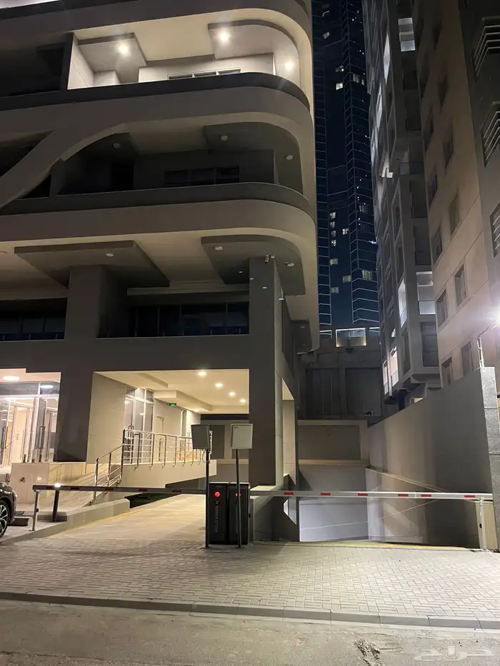 شقة سكنيه جديدة مفروشه للايجار السنوي برج جلامور 5 20