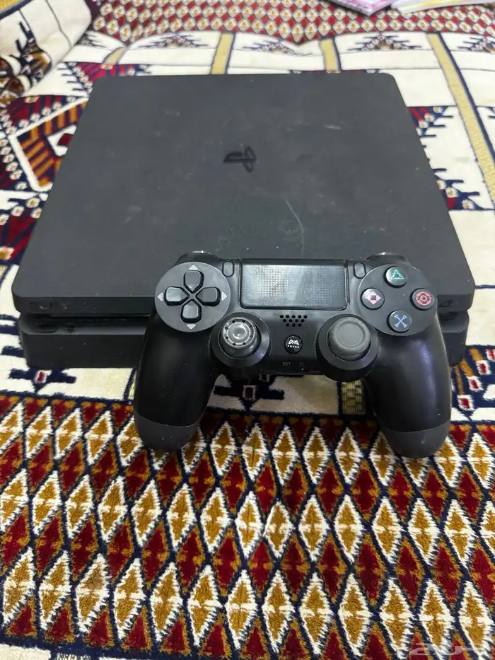 سوني فور للبيع مافي اي خدش البيع 350 0