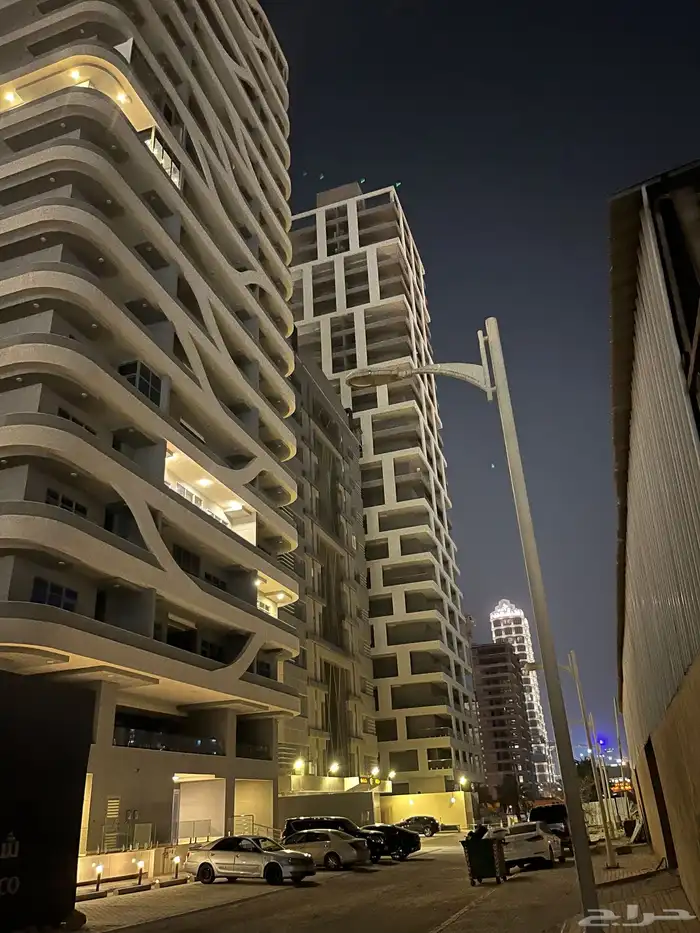 شقة سكنيه جديدة مفروشه للايجار السنوي برج جلامور 5 24