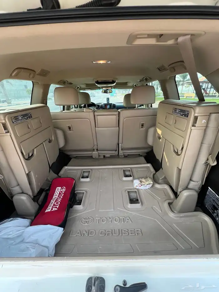Land Cruiser VXR 2010 7