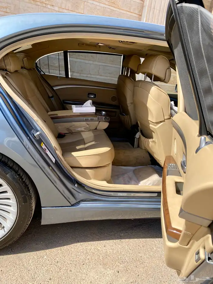 BMW 750Li 6