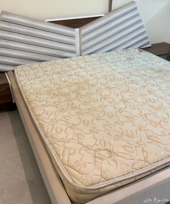 سرير مع مرتبه و كومدينتين 0