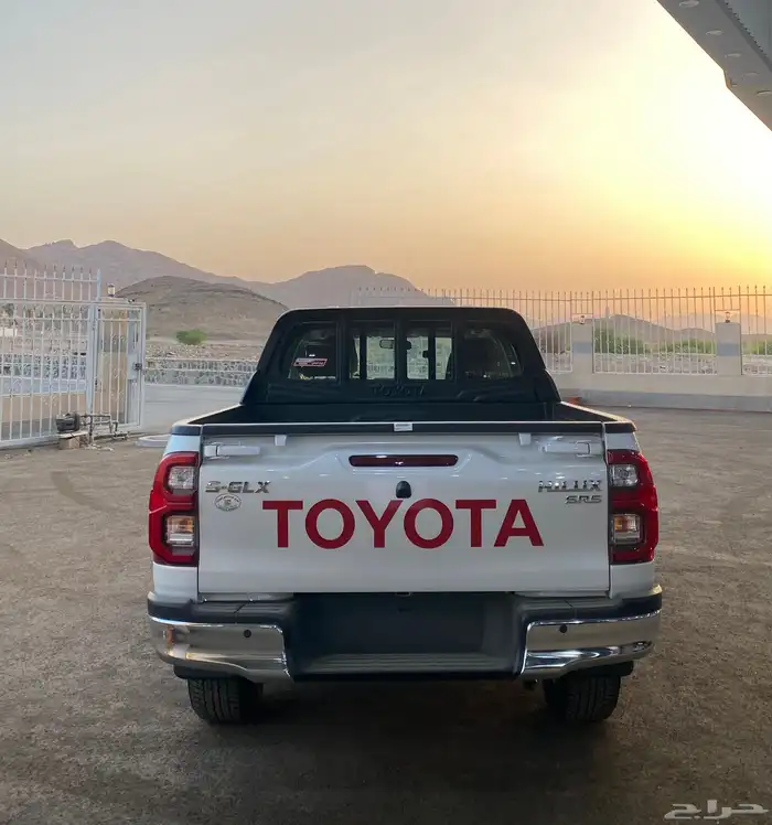 هايلوكس 2025 S.GLX بنزين قير اتوماتيك 4