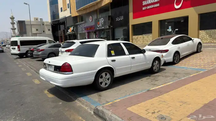 للبيع فورد كراون فكتوريا 2011 4