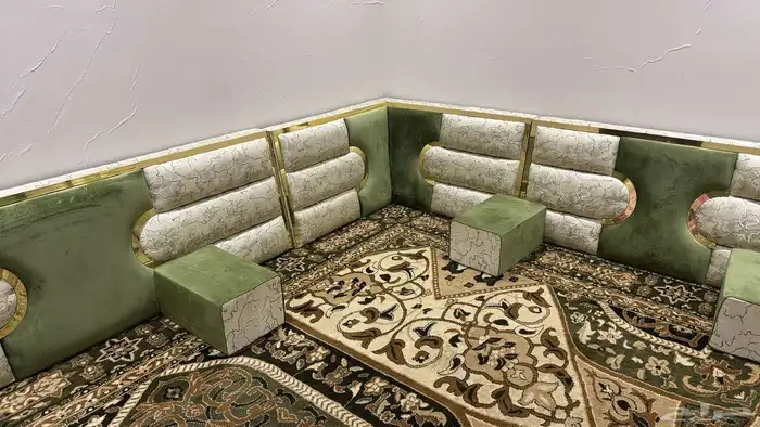 مستند مع السجاده للبيع نضيف خالي من الكسور 0