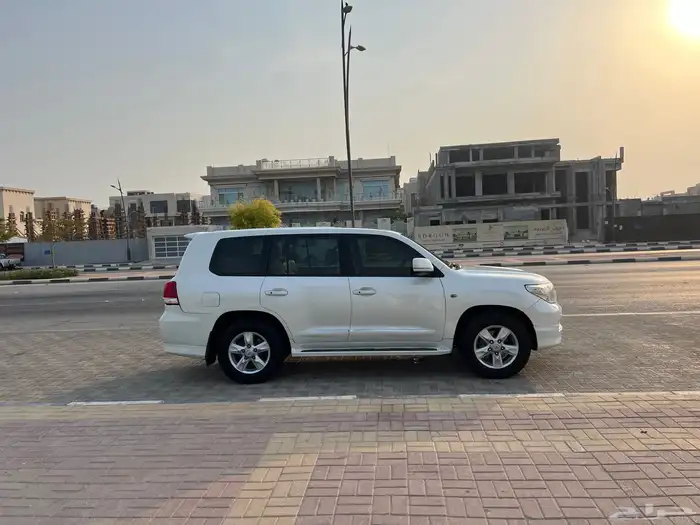 Land Cruiser VXR 2010 3