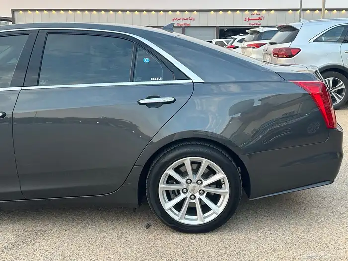 كاديلاك CT5 2018 وكالة بنزين 6