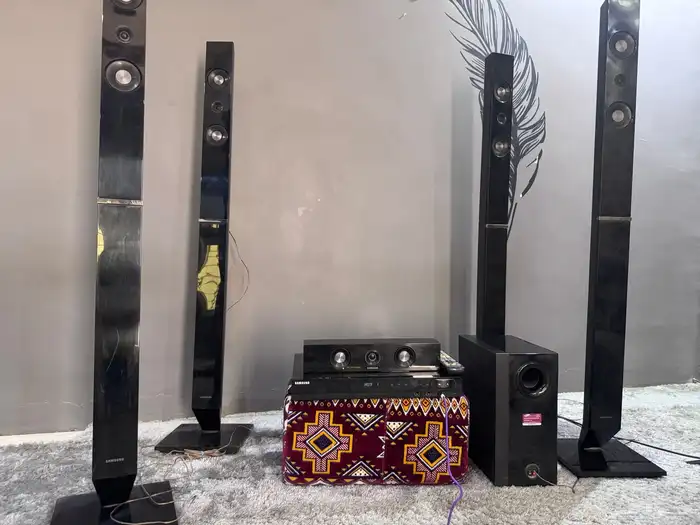 سماعات مسرح منزلي 1