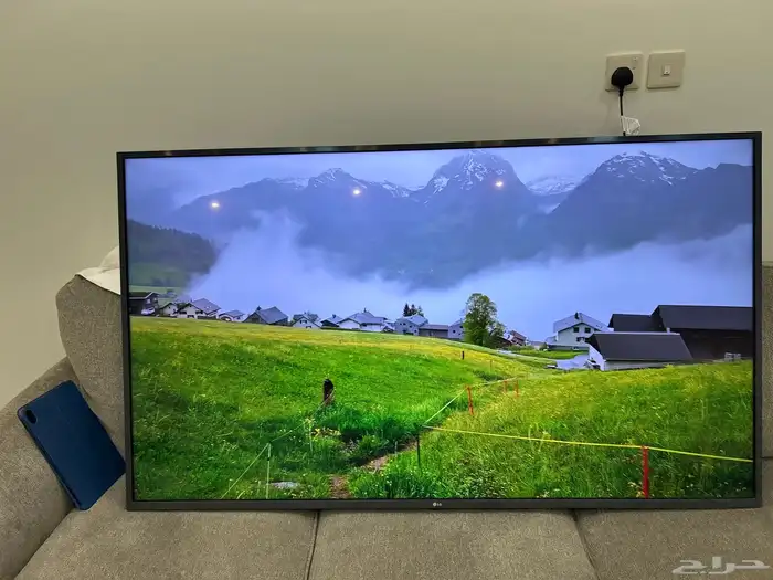 للبيع تلفزيون LG 65 بوصة سمارت شغال سبب البيع عدم الاستعمال 8
