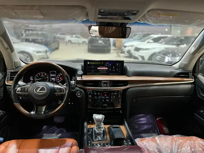 لكزس LX600 موديل 2016 11