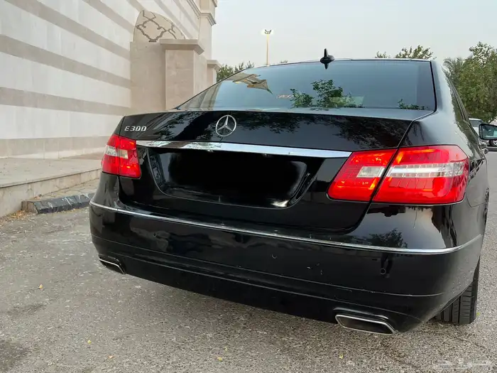 مرسيدس ( E300 ) الموديل 2012 جفالي نظيفه 1