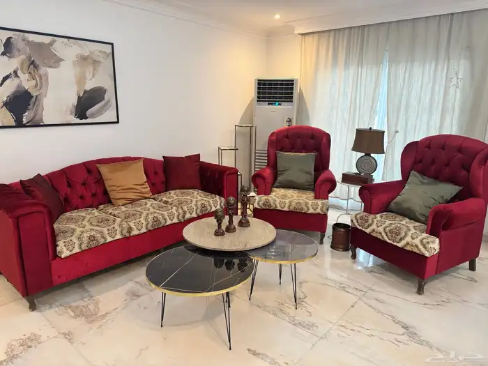 كنب نظيف جدا ومتين للبيع مع الطاولات ب500 2