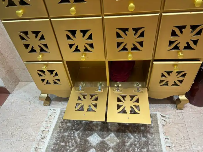 دولاب عبايات للضيوف 2