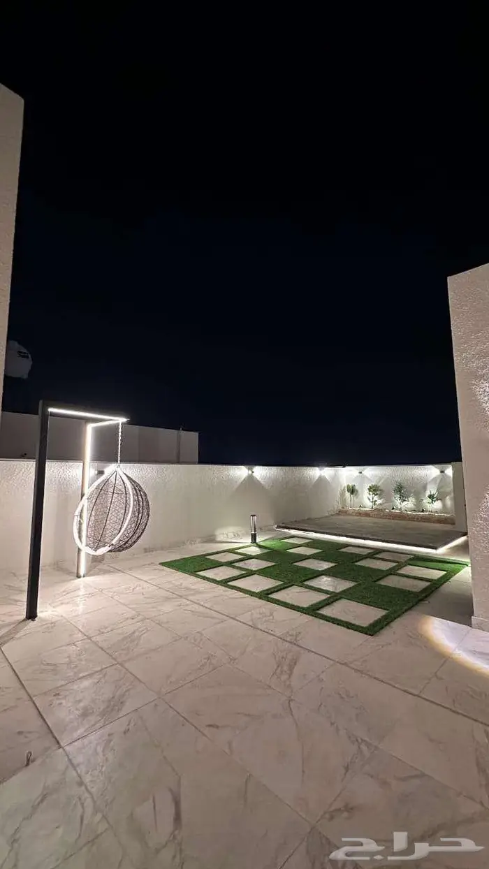 فيلا روف علوي للبيع حي الصفا 10