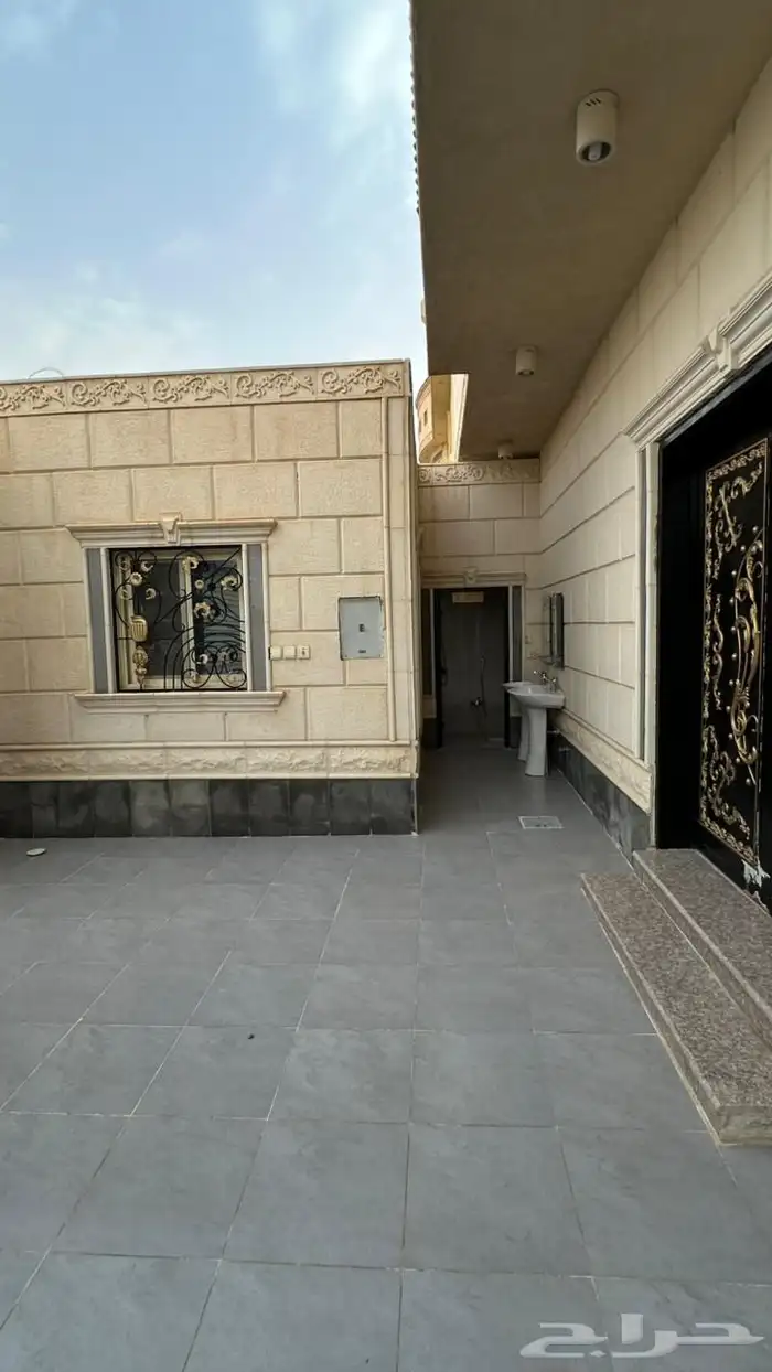 للايجار فله حي عكاظ 14