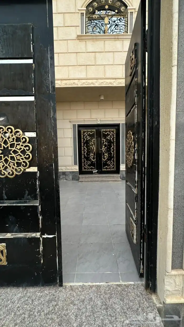 للايجار فله حي عكاظ 13